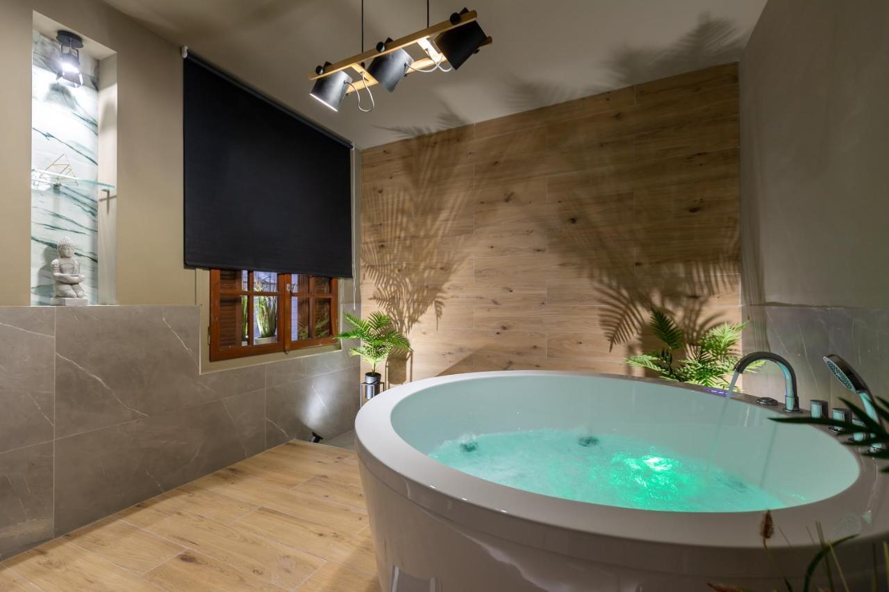 Noho Boutique , Premium Living Dikeou 8 Apartment Athena Bagian luar foto