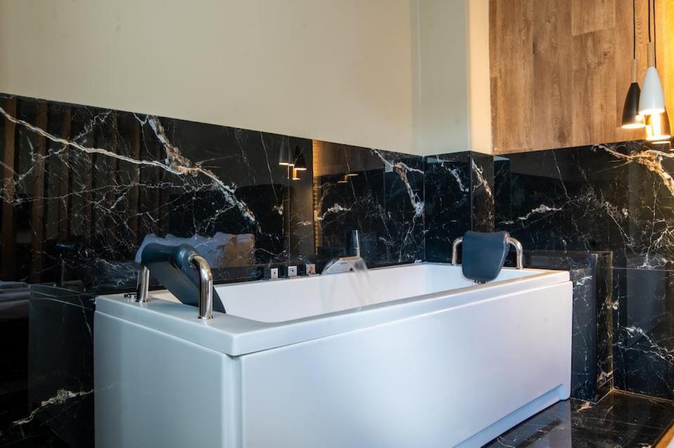 Noho Boutique , Premium Living Dikeou 8 Apartment Athena Bagian luar foto